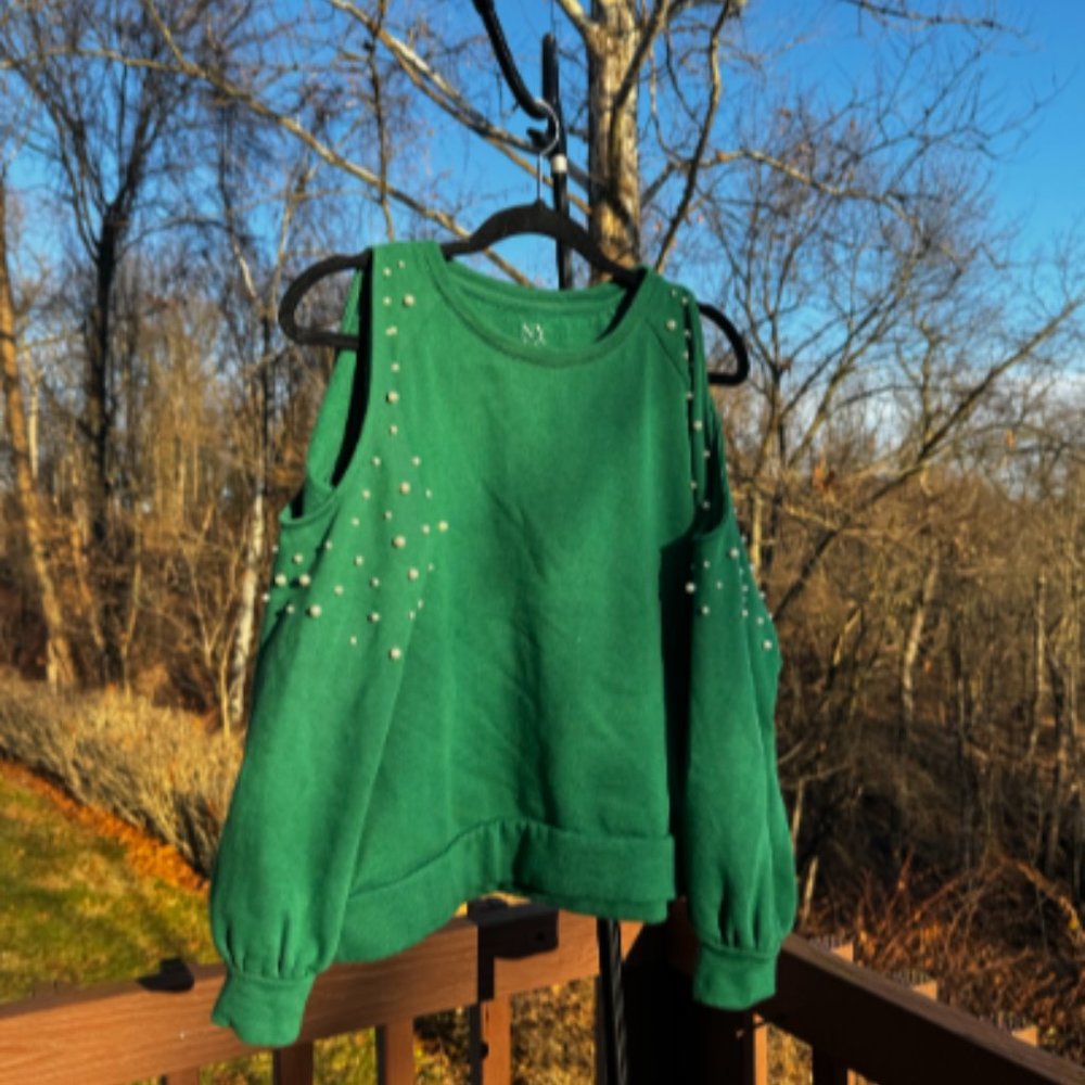 NY&C medium pull over sweater with cut out shoulders and pearl details